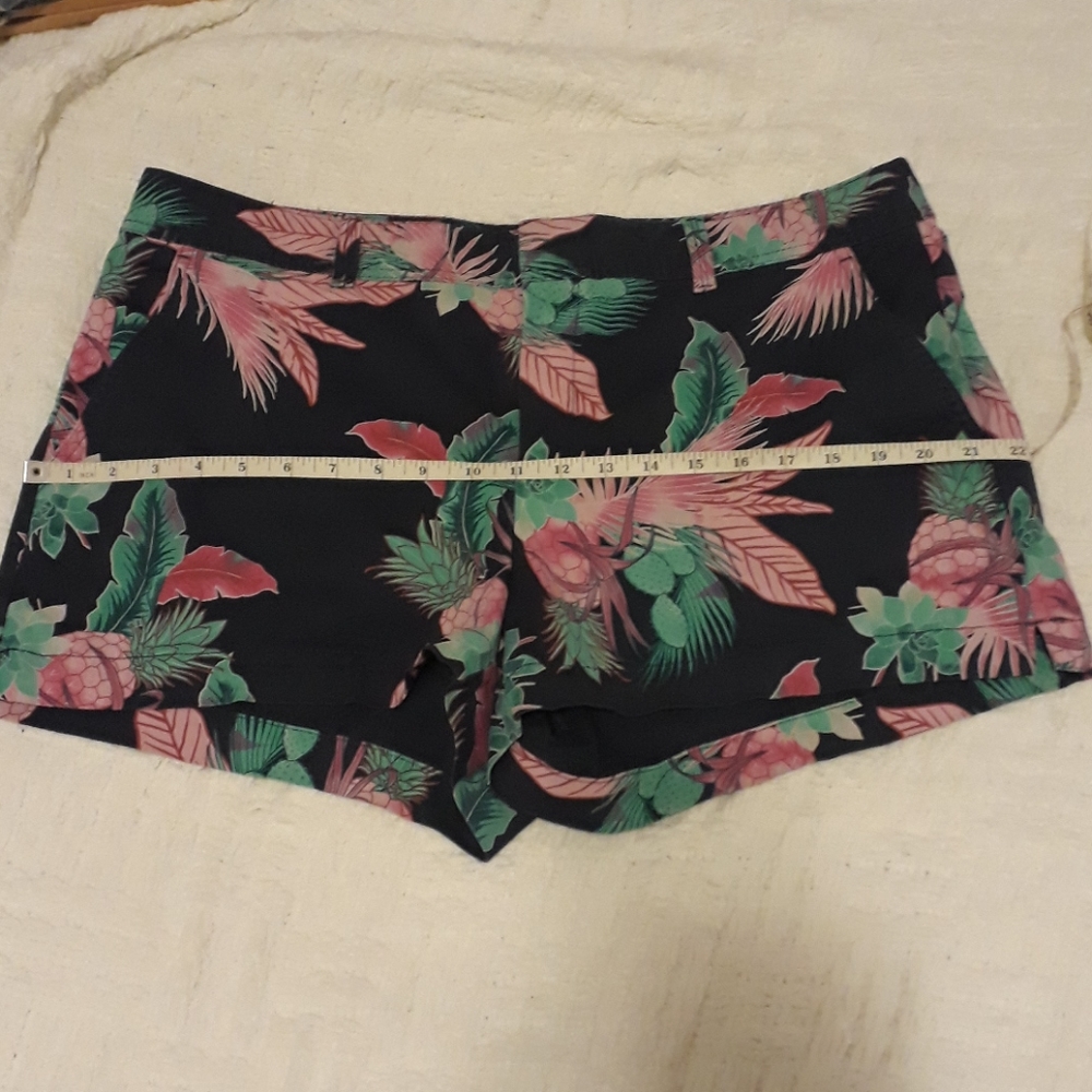 GAP Shorts - Picture 5 of 5